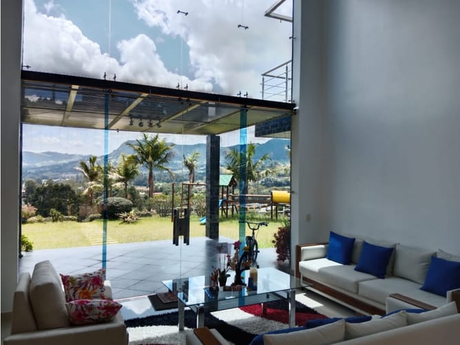 Casa de 6 alcobas en venta en La Milagrosa, La Ceja, 300 m² · foto 3 de 24