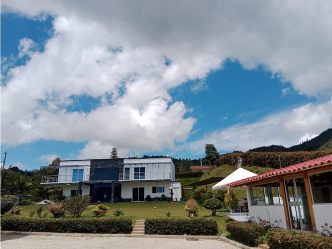 Casa de 6 alcobas en venta en La Milagrosa, La Ceja, 300 m² · foto 6 de 24