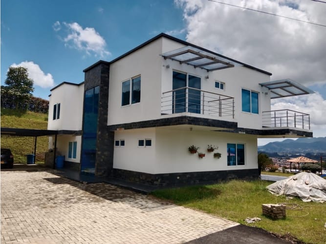Casa de 6 alcobas en venta en La Milagrosa, La Ceja, 300 m² · foto 8 de 24