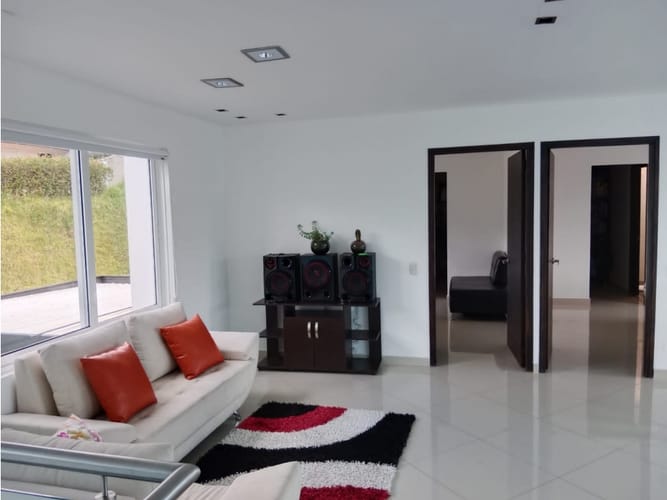 Casa de 6 alcobas en venta en La Milagrosa, La Ceja, 300 m² · foto 9 de 24