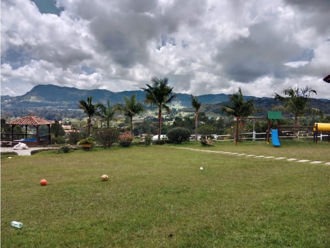 Casa de 6 alcobas en venta en La Milagrosa, La Ceja, 300 m² · foto 12 de 24