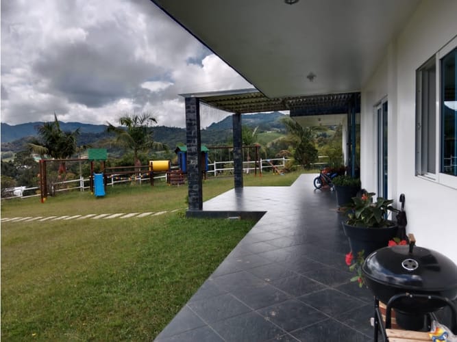 Casa de 6 alcobas en venta en La Milagrosa, La Ceja, 300 m² · foto 22 de 24