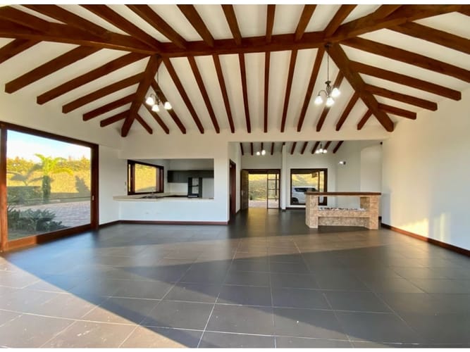 Casa de 3 alcobas en venta en El Retiro, 387 m² · foto 2 de 14