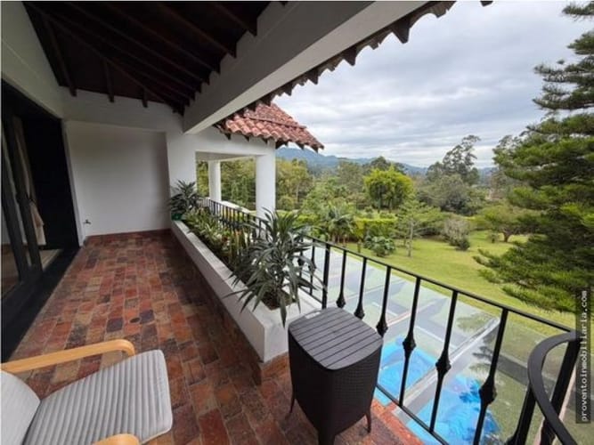 Casa de 5 alcobas en venta en Llano Grande, Rionegro, 1000 m² · foto 9 de 24