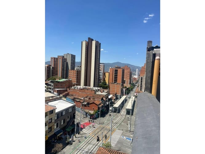 Edificio en venta en Caicedo, Medellín, 744 m² · foto 2 de 11