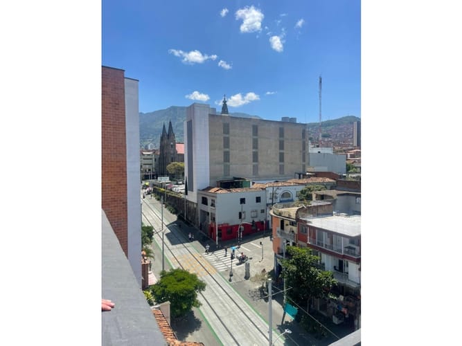Edificio en venta en Caicedo, Medellín, 744 m² · foto 3 de 11