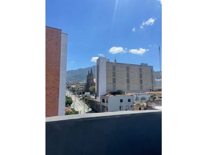 Edificio en venta en Caicedo, Medellín, 744 m² · foto 4 de 11