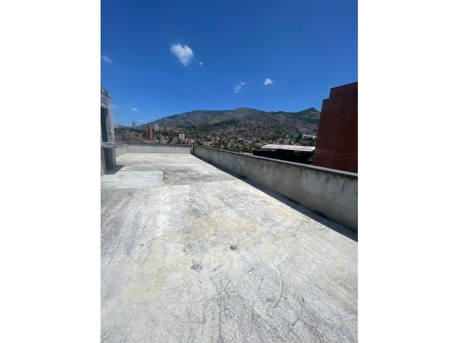 Edificio en venta en Caicedo, Medellín, 744 m² · foto 5 de 11