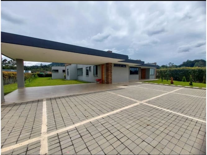 Casa de 4 alcobas en venta en Simesa, Rionegro, 536 m² · foto 1 de 21