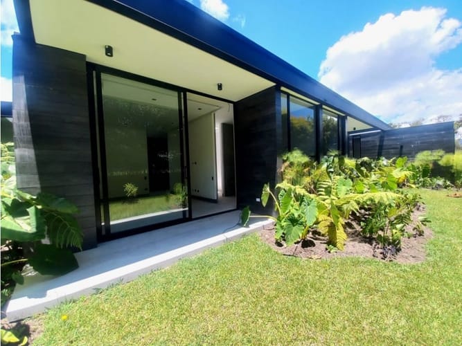 Casa de 3 alcobas en venta en Llano Grande, Rionegro, 547 m² · foto 2 de 12
