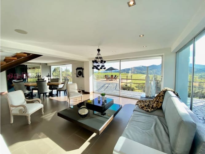 Casa de 6 alcobas en venta en Loreto, Medellín, 920 m² · foto 2 de 24