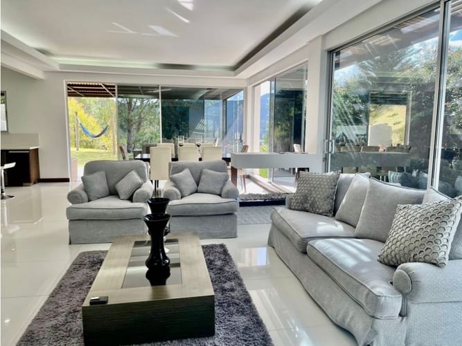 Casa de 5 alcobas en venta en Pantanillo, El Retiro, 435 m² · foto 1 de 10