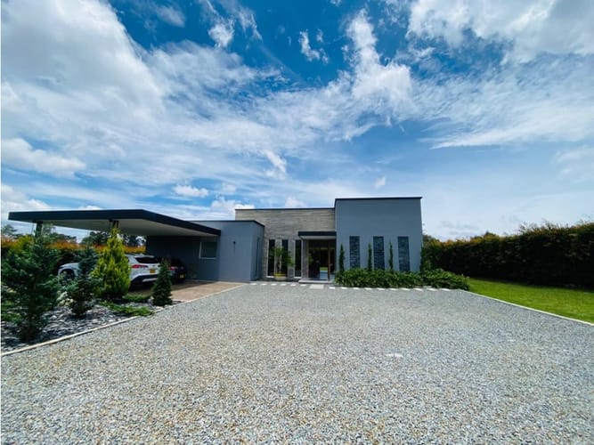 Casa de 3 alcobas en venta en Llano Grande, Rionegro, 420 m² · foto 2 de 24