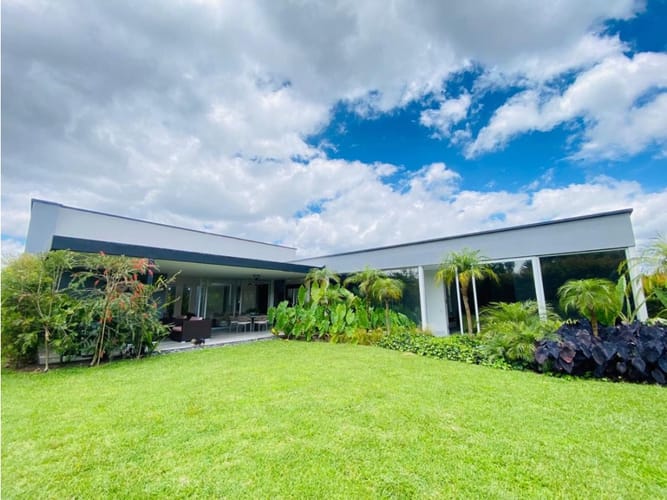 Casa de 3 alcobas en venta en Llano Grande, Rionegro, 420 m² · foto 3 de 24