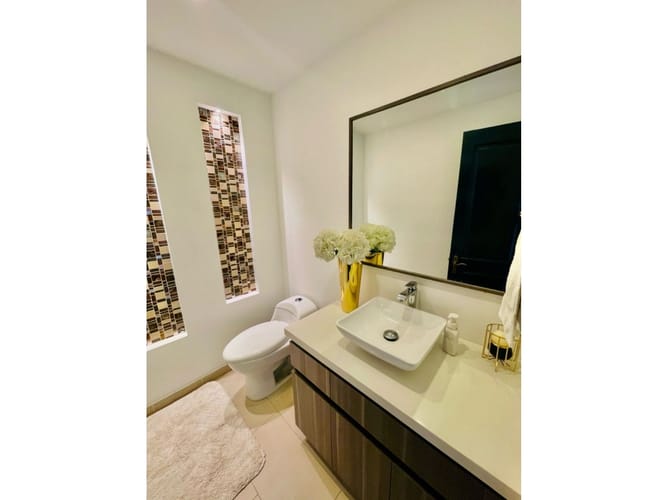 Apartamento de 3 alcobas en arriendo en El Poblado, Medellín, 150 m² · foto 5 de 14