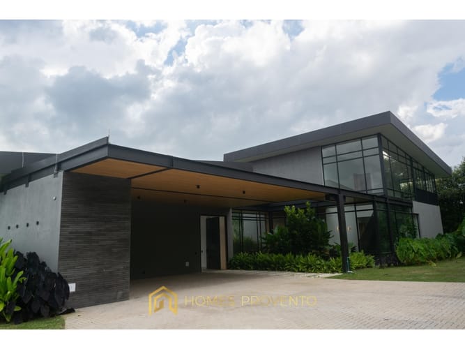 Casa de 3 alcobas en venta en Llano Grande, Rionegro, 450 m² · foto 2 de 24