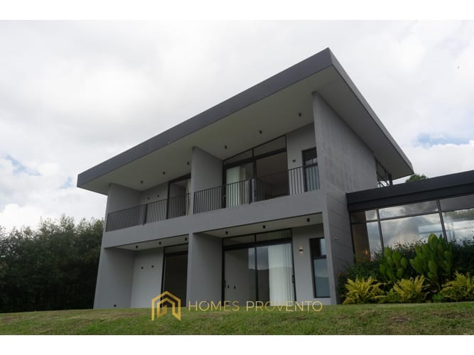 Casa de 3 alcobas en venta en Llano Grande, Rionegro, 450 m² · foto 3 de 24