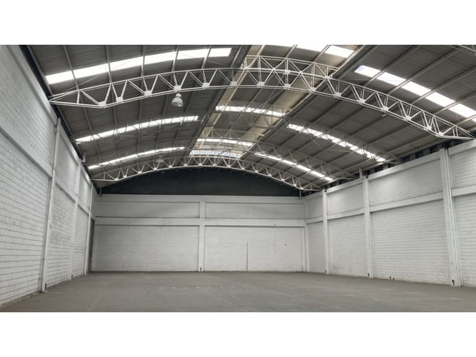 Bodega en arriendo en Centro, Rionegro, 1058 m² · foto 2 de 7