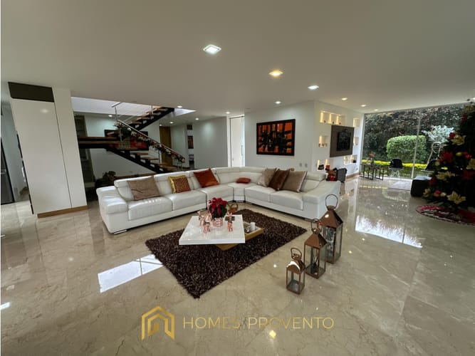 Casa de 4 alcobas en arriendo en Mesa, Envigado, 450 m² · foto 2 de 24