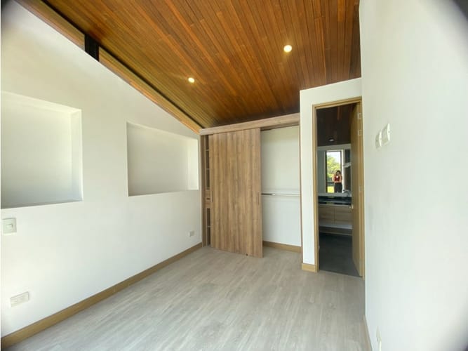 Casa de 4 alcobas en venta en Llano Grande, Rionegro, 241 m² · foto 4 de 17