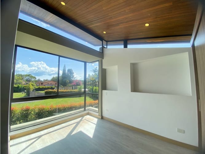 Casa de 4 alcobas en venta en Llano Grande, Rionegro, 241 m² · foto 5 de 17