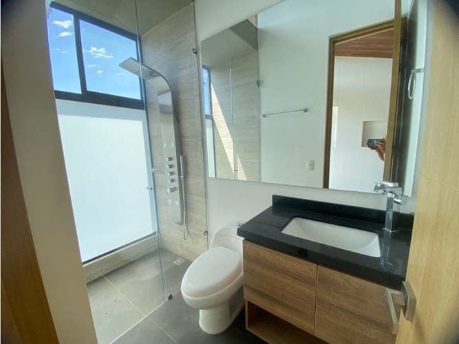Casa de 4 alcobas en venta en Llano Grande, Rionegro, 241 m² · foto 6 de 17