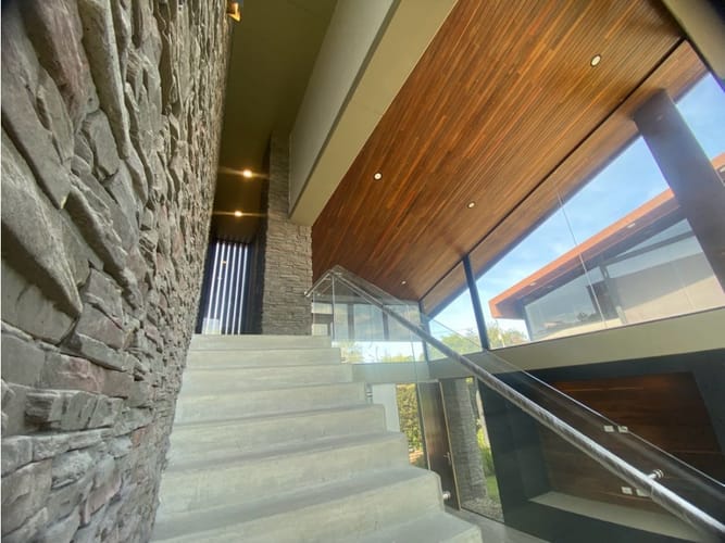 Casa de 4 alcobas en venta en Llano Grande, Rionegro, 241 m² · foto 8 de 17