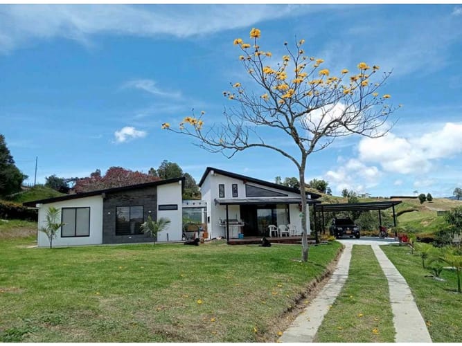 Casa de 3 alcobas en venta en El Carmen De Viboral, El Carmen de Viboral, 186 m² · foto 1 de 9