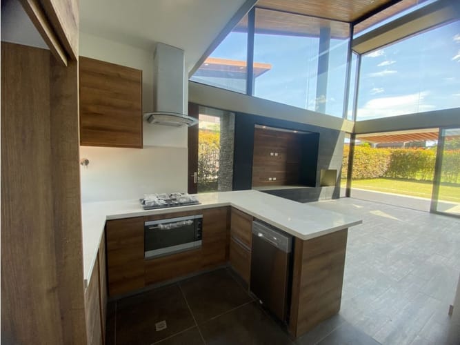 Casa de 4 alcobas en venta en Llano Grande, Rionegro, 241 m² · foto 15 de 17
