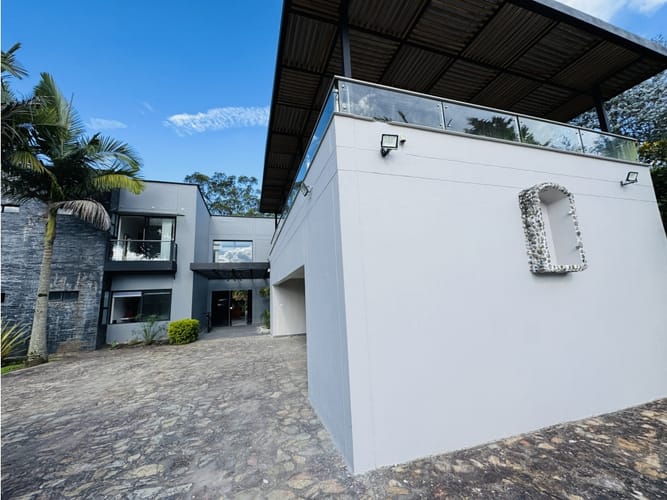 Casa de 6 alcobas en arriendo en Llano Grande, Rionegro, 900 m² · foto 2 de 24