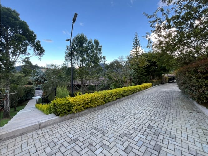 Casa de 3 alcobas en venta en El Retiro, 306 m² · foto 1 de 24