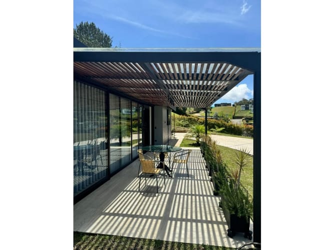 Casa de 6 alcobas en venta en Guamito, Rionegro, 400 m² · foto 2 de 14