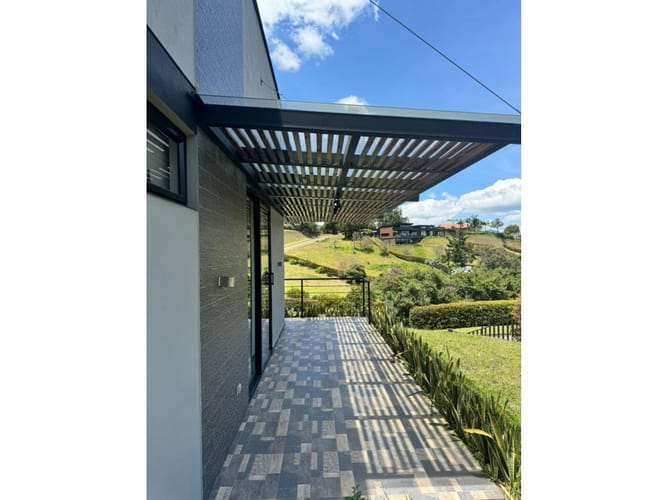 Casa de 6 alcobas en venta en Guamito, Rionegro, 400 m² · foto 4 de 14