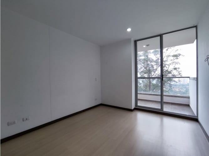 Apartamento de 3 alcobas en venta en Loma El Atravesado, Envigado, 100 m² · foto 3 de 9
