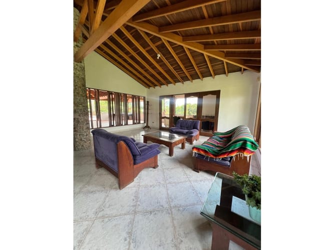 Casa de 3 alcobas en venta en La Veta, Copacabana, 1500 m² · foto 1 de 24