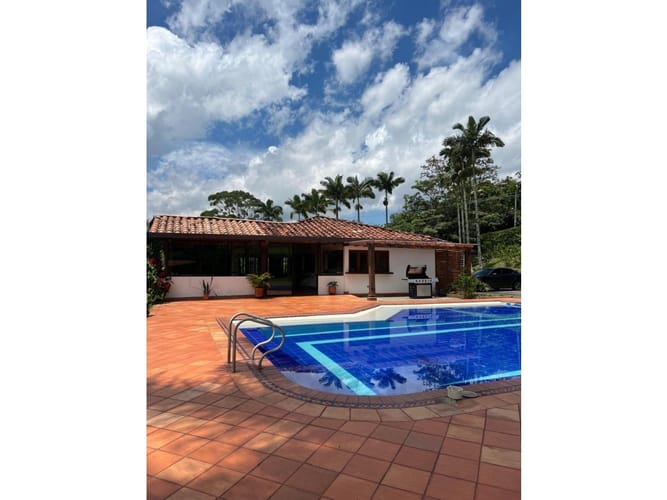 Casa de 3 alcobas en arriendo en La Veta, Copacabana, 1500 m² · foto 19 de 23