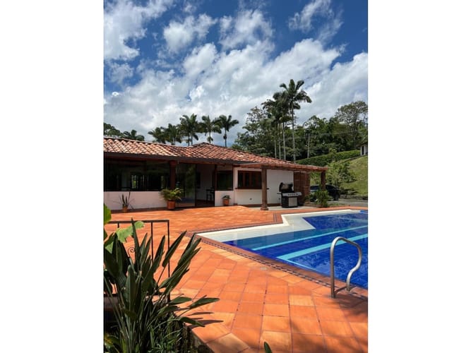 Casa de 3 alcobas en venta en La Veta, Copacabana, 1500 m² · foto 19 de 24