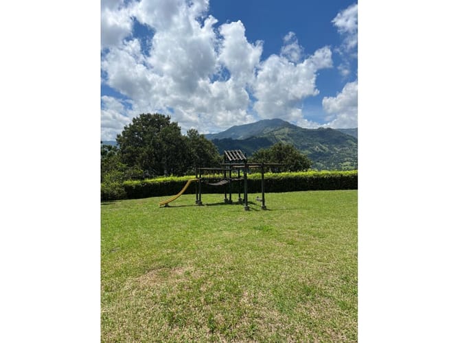 Casa de 3 alcobas en arriendo en La Veta, Copacabana, 1500 m² · foto 21 de 23