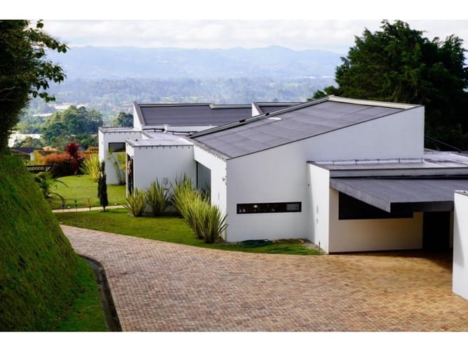 Casa de 4 alcobas en venta en El Carmen De Viboral, El Carmen de Viboral, 400 m² · foto 2 de 17