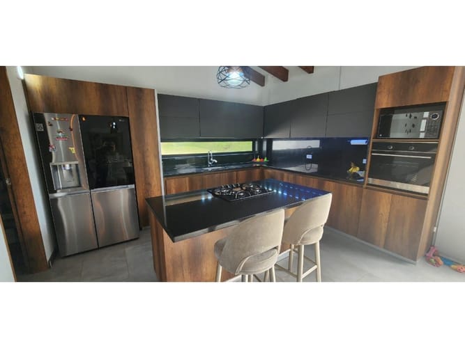 Casa de 4 alcobas en venta en El Carmen De Viboral, El Carmen de Viboral, 400 m² · foto 3 de 17