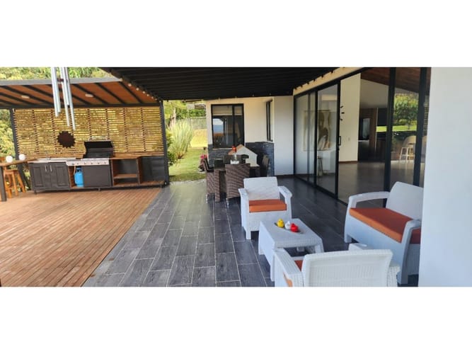 Casa de 4 alcobas en venta en El Carmen De Viboral, El Carmen de Viboral, 400 m² · foto 5 de 17