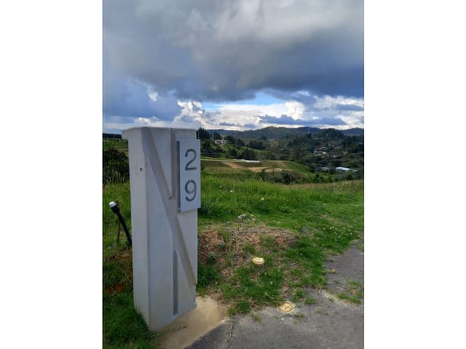 Lote en venta en Escobero, Envigado, 2046 m² · foto 2 de 4