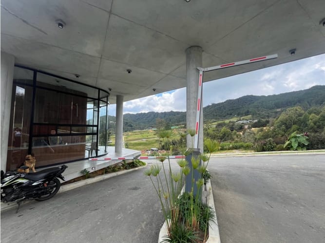 Lote en venta en Escobero, Envigado, 2046 m² · foto 3 de 4