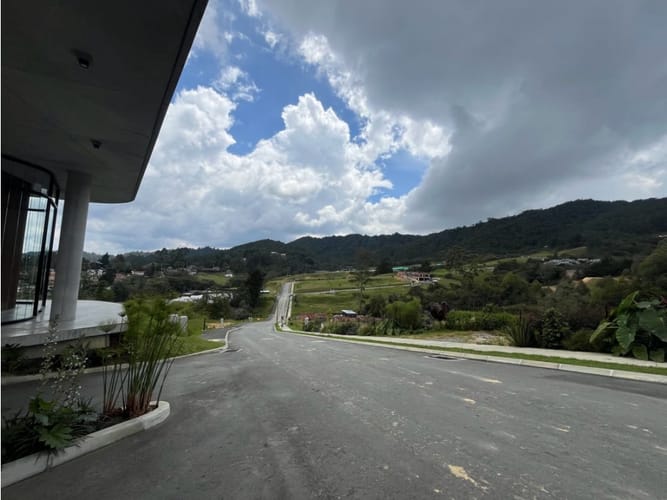 Lote en venta en Escobero, Envigado, 2046 m² · foto 4 de 4