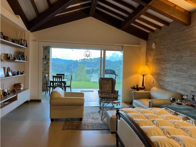 Casa de 4 alcobas en arriendo en El Retiro, 550 m² · foto 3 de 16