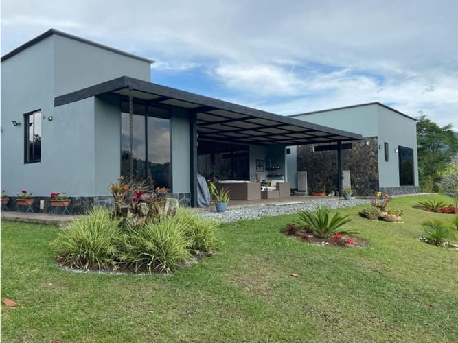 Casa de 4 alcobas en venta en Llano Grande, Rionegro, 330 m² · foto 3 de 10