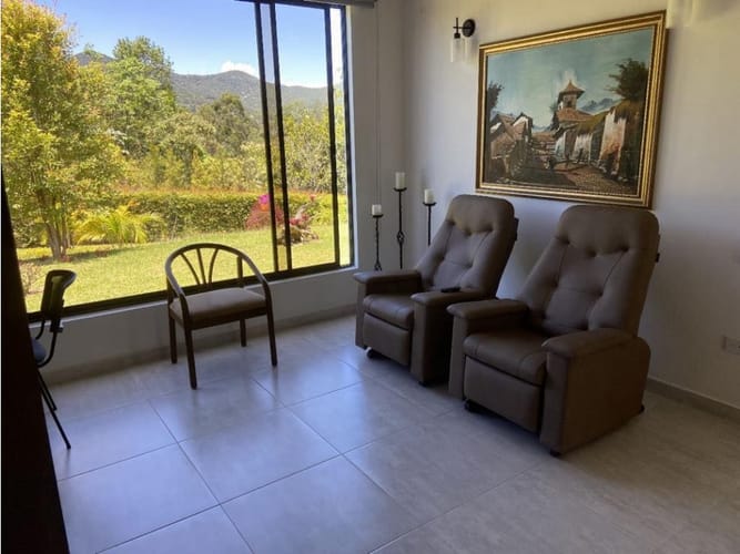 Casa de 4 alcobas en venta en Llano Grande, Rionegro, 330 m² · foto 4 de 10