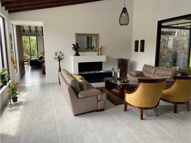 Casa de 4 alcobas en venta en Llano Grande, Rionegro, 330 m² · foto 5 de 10