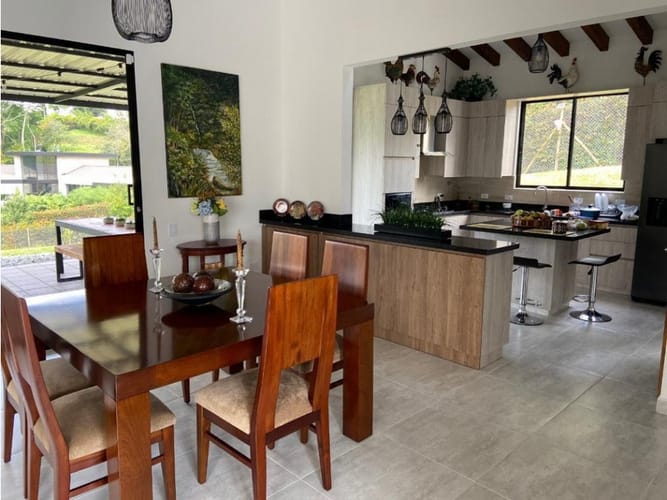 Casa de 4 alcobas en venta en Llano Grande, Rionegro, 330 m² · foto 7 de 10