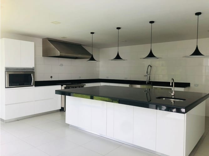 Casa de 4 alcobas en arriendo en El Retiro, 575 m² · foto 4 de 19